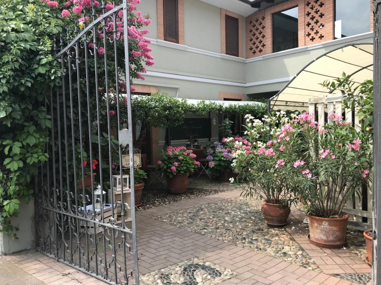 Albergo & Ristorante Selvatico Rivanazzano Terme Exterior photo